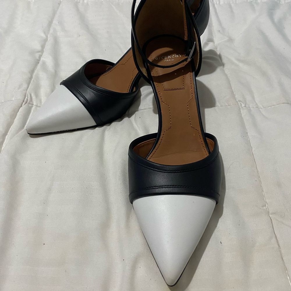 AUTHENTIC GIVENCHY Pointed Toe Ankle Strap Kitten Heels Size EU 35 US 5